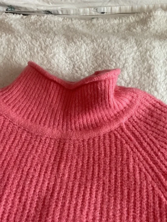 Pink sweater - Picture 2 of 3